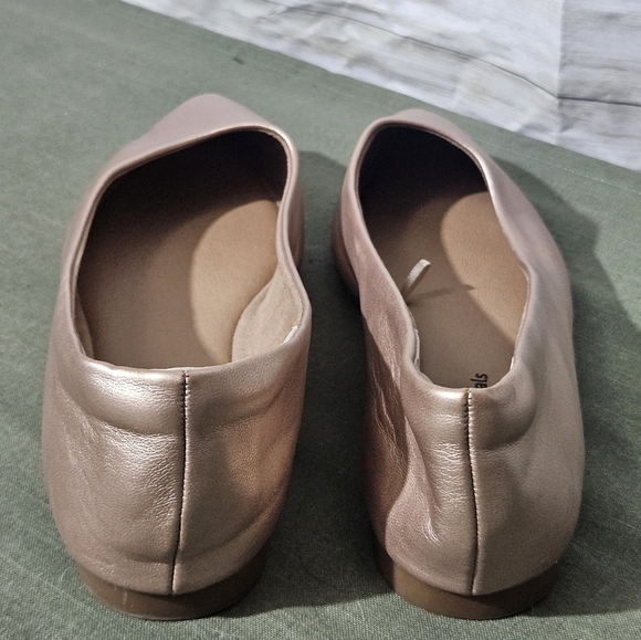 Amazon Essentials Women's Rose Gold Flats Size 6.5 - Picture 11 of 11
